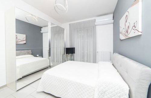 Luxury Seaview Apartment with Lift & Parking in Salerno City Center - Maison Dorotea - Photo 3