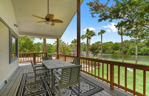 Waterfront oasis with private pool, game room, fire pit and volleyball court - Foto 68