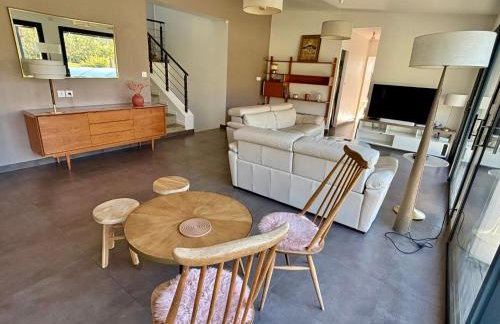 Villa contemporaine avec piscine sur 4000 m2 à Rodez 9 personnes - Foto 10