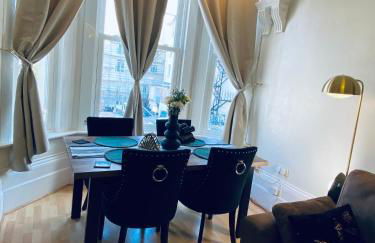 Ann Apartments opposite the Pier with sea view - Photo 1