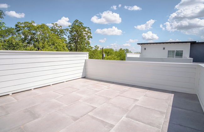 Gorgeous 3 BR 2 BA Near Amazing Downtown - Photo 26