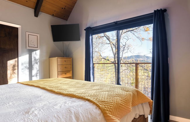 Legacy Lodge by Avantstay Upper-level Retreat Deck, Hot Tub - Foto 1