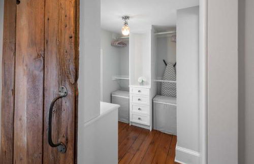 Brooke House In The Heart of Downtown with Patio! - Foto 16