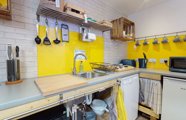 Beautiful Coach House - Photo 10