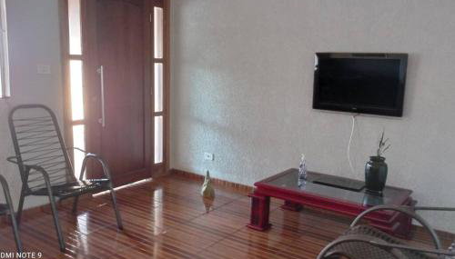 Casa Confortável arejada ar condicionado quente e frio 2 quartos ,2 banheiros ,2 vagas de garagem - Photo 3