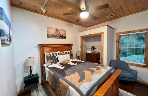 Nantahala Nook, cabin w/hot tub,game room, & wifi - Foto 30