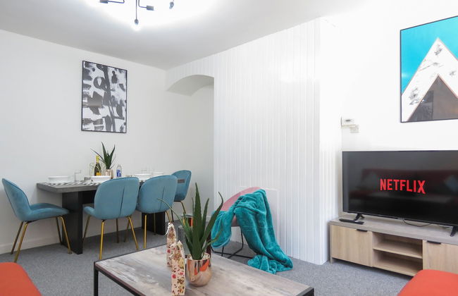 Tudors eSuites 4 Bedroom House with Garden & 9 Beds - Foto 21