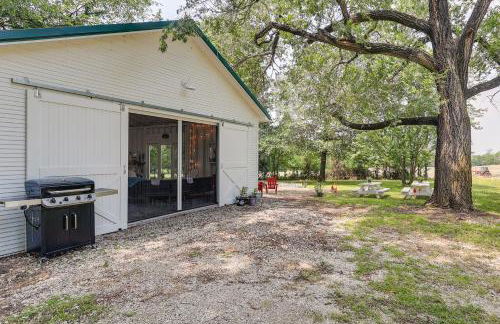 Coffeyville Countryside Studio with Fire Pit! - Foto 24