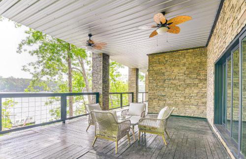 Upscale Getaway on Smith Lake with Boat Dock - Foto 23