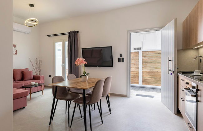 Parikia's Urban Oasis - Photo 22