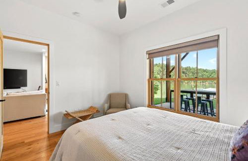 Dockside of the Moon - Photo 43