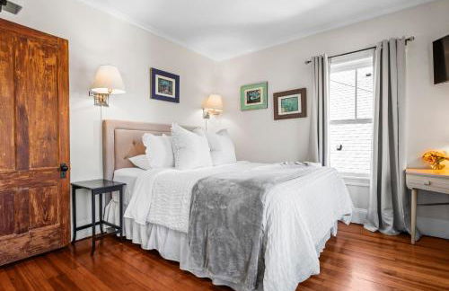 Historic Home and Cottage with Seaport View - Foto 2