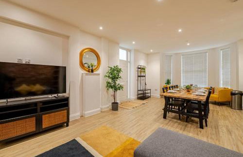 Brand New Apt - Beach Breeze Spacious 1-Bedroom Apartment with parking - sleeps 4 ppl- internet - Foto 17