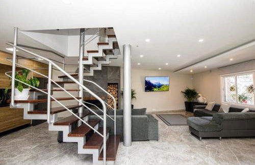 Maravillosa casa con piscina grande y bosque - Photo 15