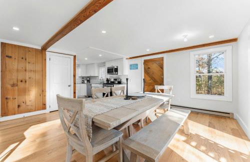 Family Getaway Walkable to Town - Foto 16