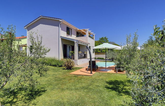 Superb Modern Villa With Pool, Large Fenced Yard Near the Beach - Foto 29