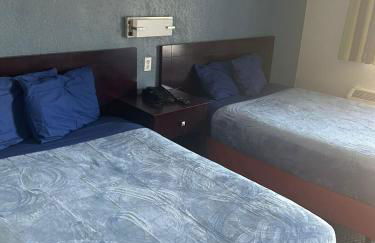 Double Bed Hotel Room 212 - Photo 2
