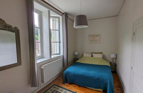 Loue belle demeure dans une grande propriété - 16 couchages, 8 chambres, 320 m2 - 30 min de Vichy - Foto 17