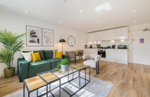 Modern 1BR Flat Gravesend with Parking Sleeps 2 - Foto 1