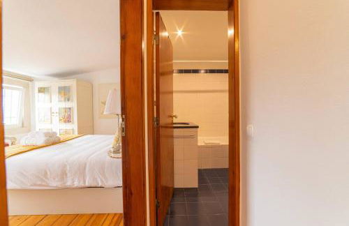 Charming Classic-Rustic Retreat in Historic Lisbon - Photo 19