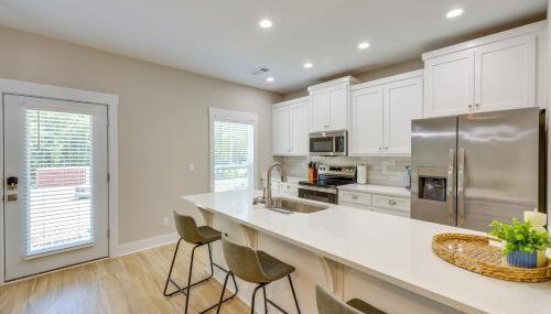 Close to Sports Complex Modern Millbrook Duplex! - Foto 2