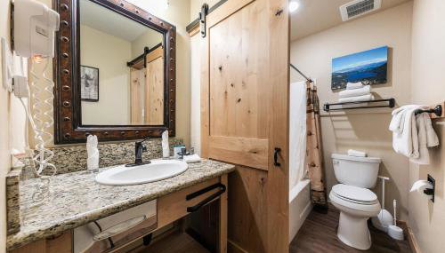 Charming Studio Deluxe w/kitchen #215 at Donner Lake Village - Foto 4