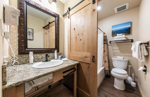 Charming Studio Deluxe w/kitchen #215 at Donner Lake Village - Foto 4