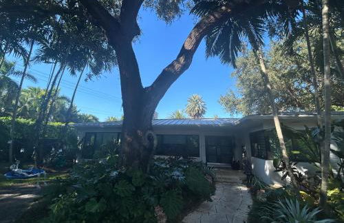 Luxury Miami home with heated pool & BBQ area, close to beaches & sports arenas - Foto 12