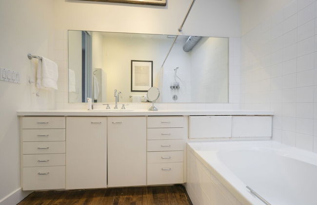 Applewood Suites - The Ossington Loft - Photo 28