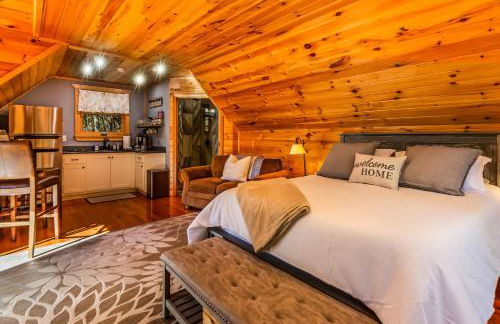 Couples Carriage House Retreat-Wineries & Hiking - Foto 8