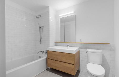 Blueground Chelsea rooftop pool nr High Line NYC-2148 - Foto 12