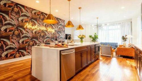 Skyline Views with Double Rooftop Deck & Game Room - Foto 3