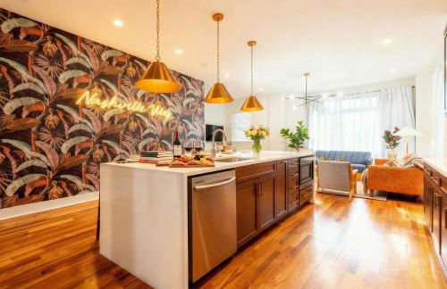 Skyline Views with Double Rooftop Deck & Game Room - Foto 2