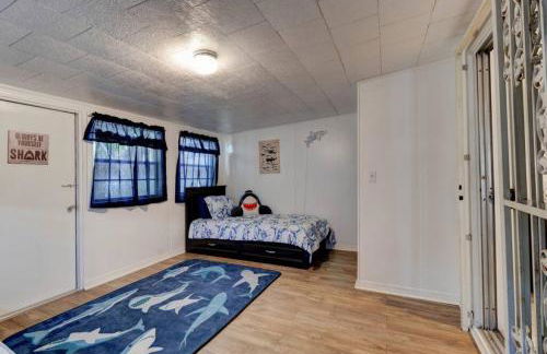 Shark Shack large house minutes to the beach - Photo 11