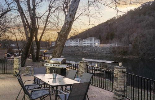 Foggy River Retreat - For 16 - Foto 92