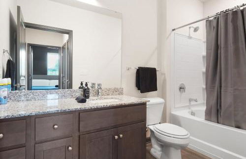 3BR King Bed Balcony North Raleigh - Foto 21