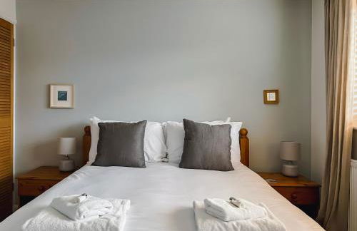 Bright & Cosy - Jacuzzi - Log Burner - King Beds - Foto 17