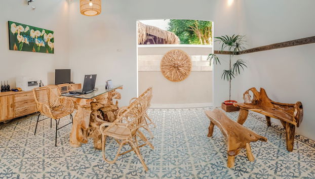 Coin salon dans le hall