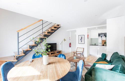 Bright 3BR Flat w/ AC in City Center by LovelyStay - Photo 36