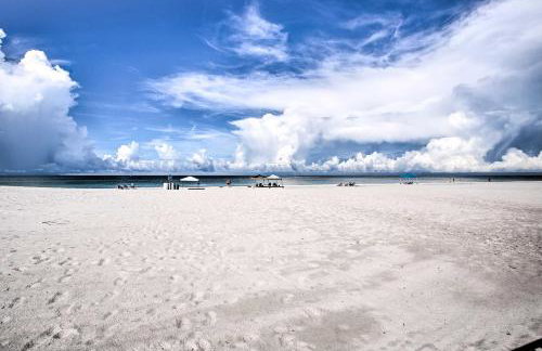 Beachfront Condo with Pool in Redington Shores - Foto 35