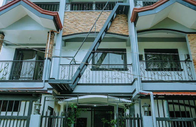 Hymn's Tourist Inn - Foto 1