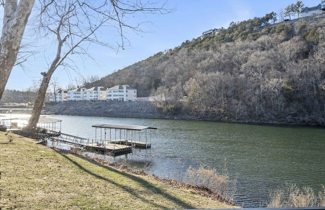 Foggy River Retreat For 16! - Photo 26