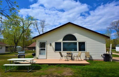 Remodeled, Grill, Outside Seating, Dock, Swimming - Photo 34