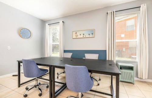 Family Retreat 6BR Villa with Private Pool, Spa & Theater near Disney - Foto 12