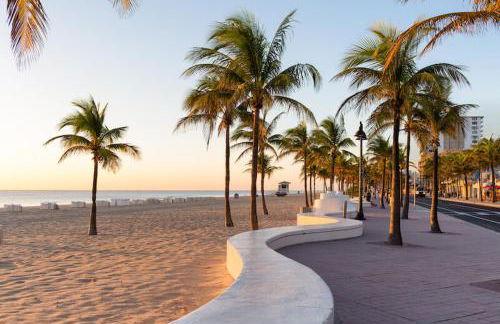 Waterfront Oasis Escape with 7 Seats Hot Tub! - Foto 54