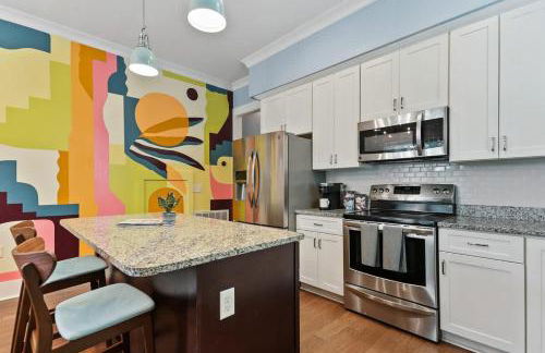 Fun & Renovated Artsy Downtown Apt Dog Friendly with Fully Fenced Backyard and Private Parking - Foto 11