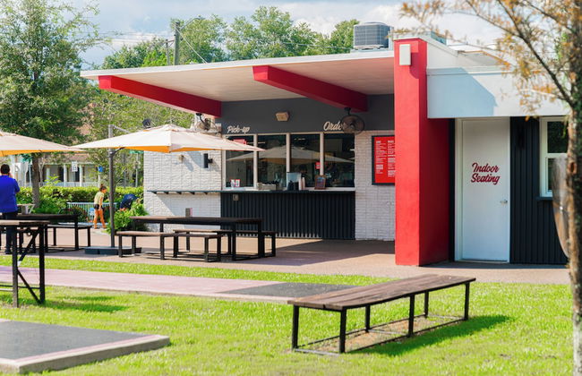 Hot Tub Home With Commercial Parking - Photo 4