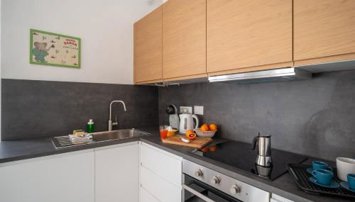 GuestHost - A step from the Beach - Roomy Apt with Sea Glimpse - Foto 3