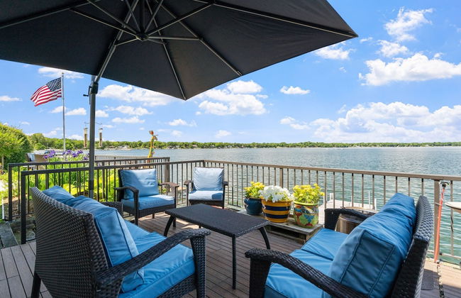 The Giraffe House - Photo 1