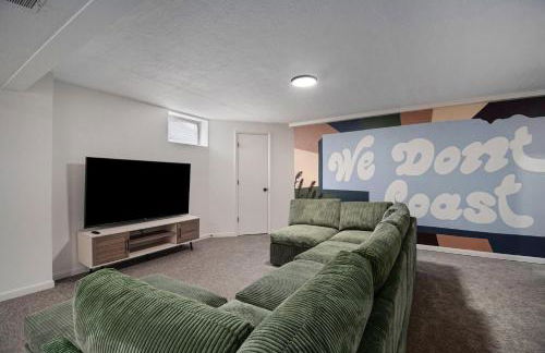 Central Family Oasis with Hot Tub & Fenced Yard - Foto 43